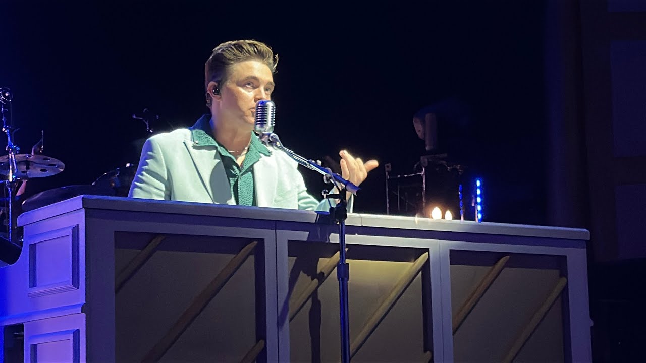 Jesse McCartney - Bleeding Love - Live In Toronto