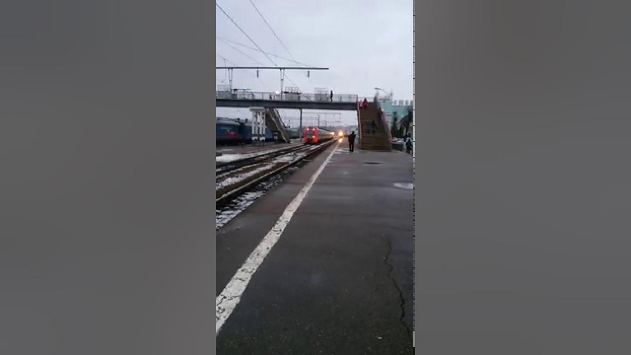 Прибытие поезда. Прибытие поезда. Поезд 17 прибытие в москву. Прибытие электрички. Прибытие поезда.