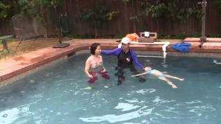 giovanna chui 20110917 swim lesson with mom 2