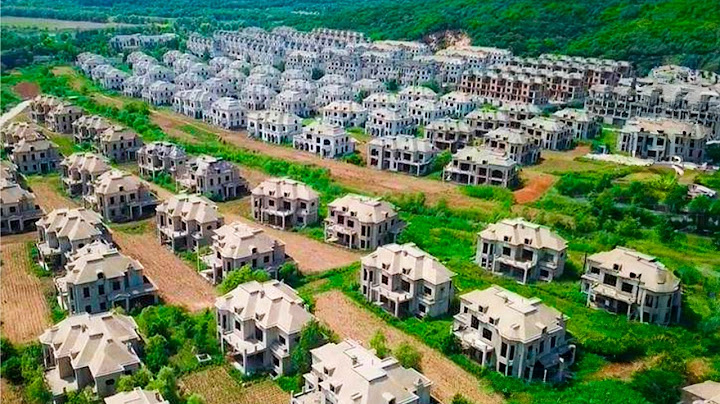 Encuentran una Ciudad Fantasma en China con Más de 250 Mansiones de Lujo Abandonadas