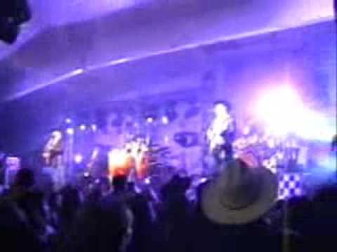 Intocable Performing: El Coyote & Un Dia Con Otro