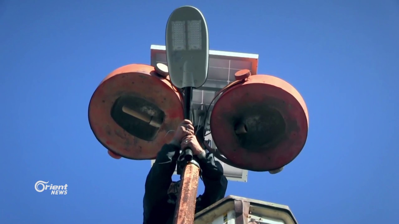 ألواح الطاقة البديلة تنير شوارع مدينة نوى بريف درعا