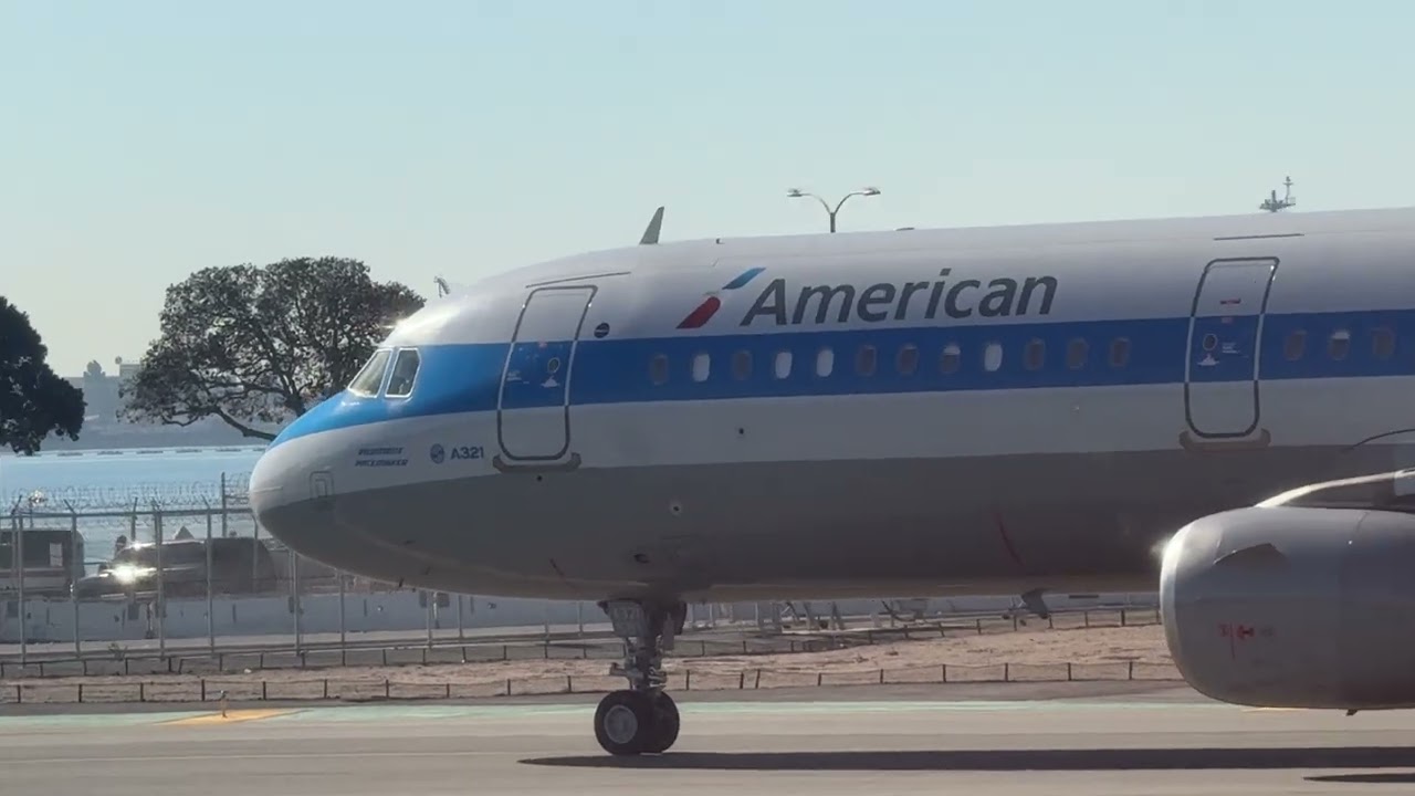 Southwest Airlines Boeing 737-800 Flight WN1021 Taking Off from San Diego, CA.