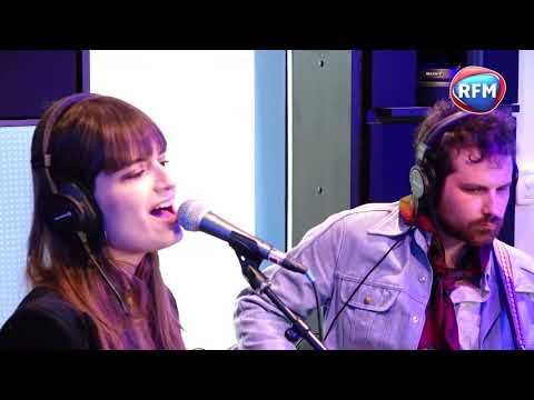 Clara Luciani chante "La Grenade" dans les studios de RFM