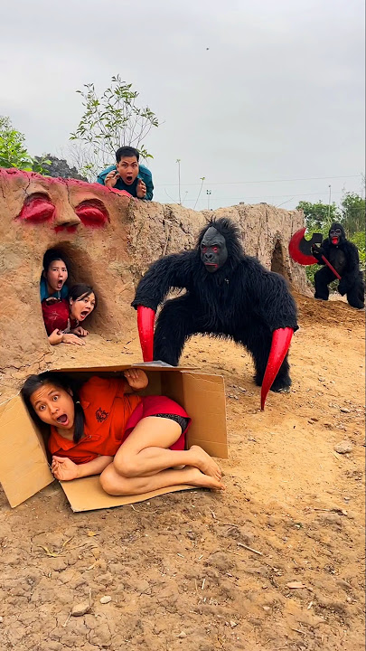 2 Ferocious Gorilla Monsters Attack 3 Beautiful Brave Girls And A Young Man Screams In Fear