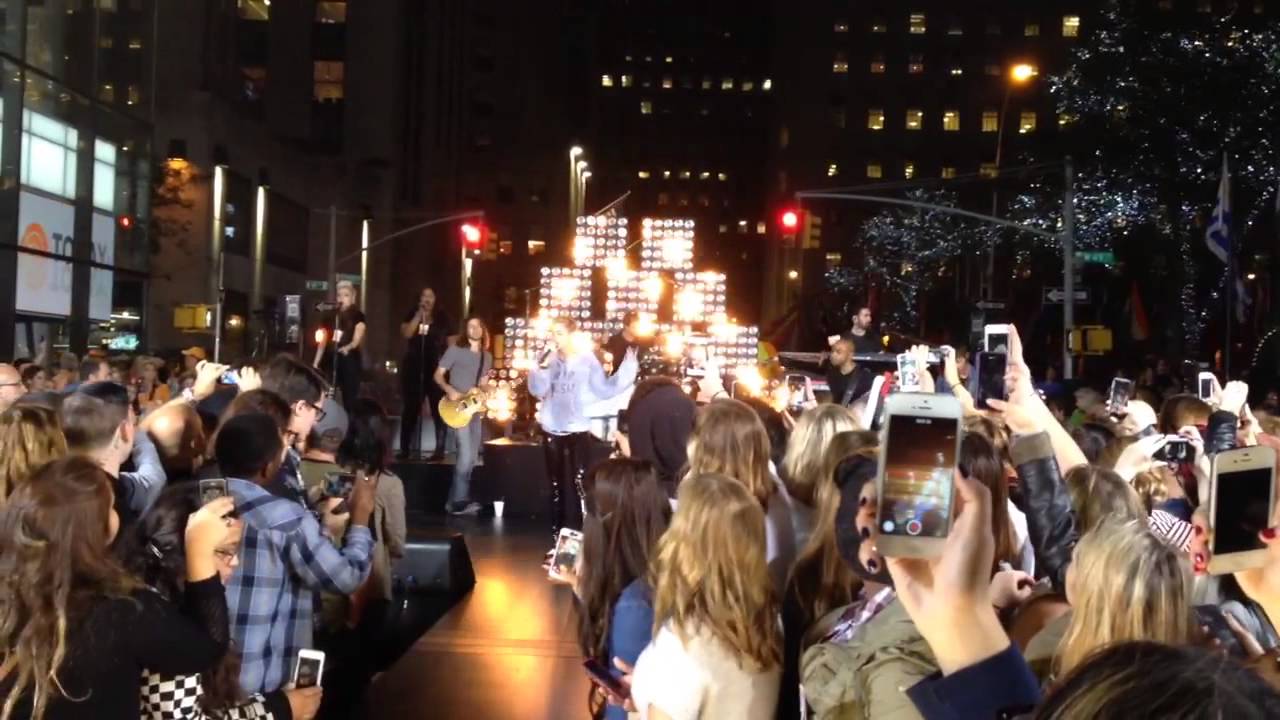 Miley Cyrus - Wrecking Ball