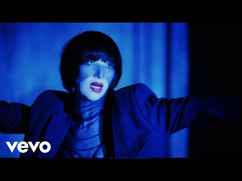 Yeah Yeah Yeahs - Burning “into the sea, out of the fire, all that burning”