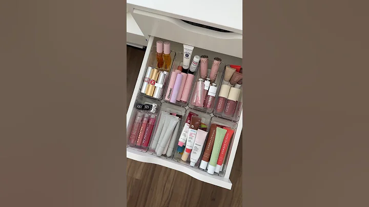 💄💋✨ #asmr #aesthetic #asmrsounds #makeup #lipstick #lipgloss #pink #aesthetic #organization #fyp