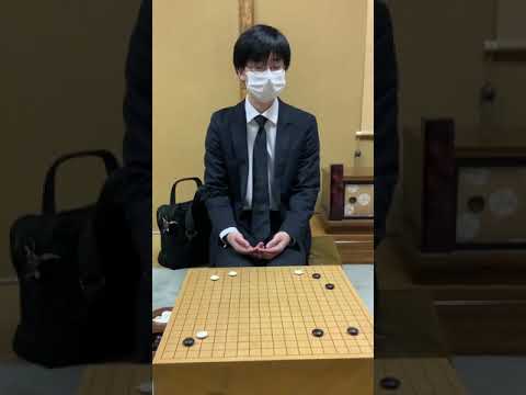 【縦型動画】芝野虎丸王座「その場の思いつきで打った」～余正麒八段戦をポイント解説～【第46期囲碁名人戦リーグ】＝村上耕司撮影