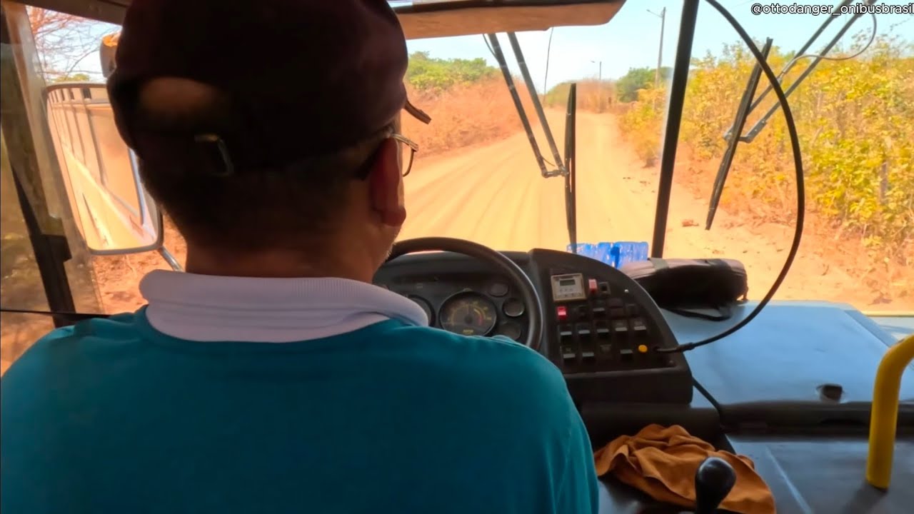MOTORISTA DE ONIBUS ESCOLAR TRANSPORTANDO ALUNOS EM PARNAIBA PIAUI