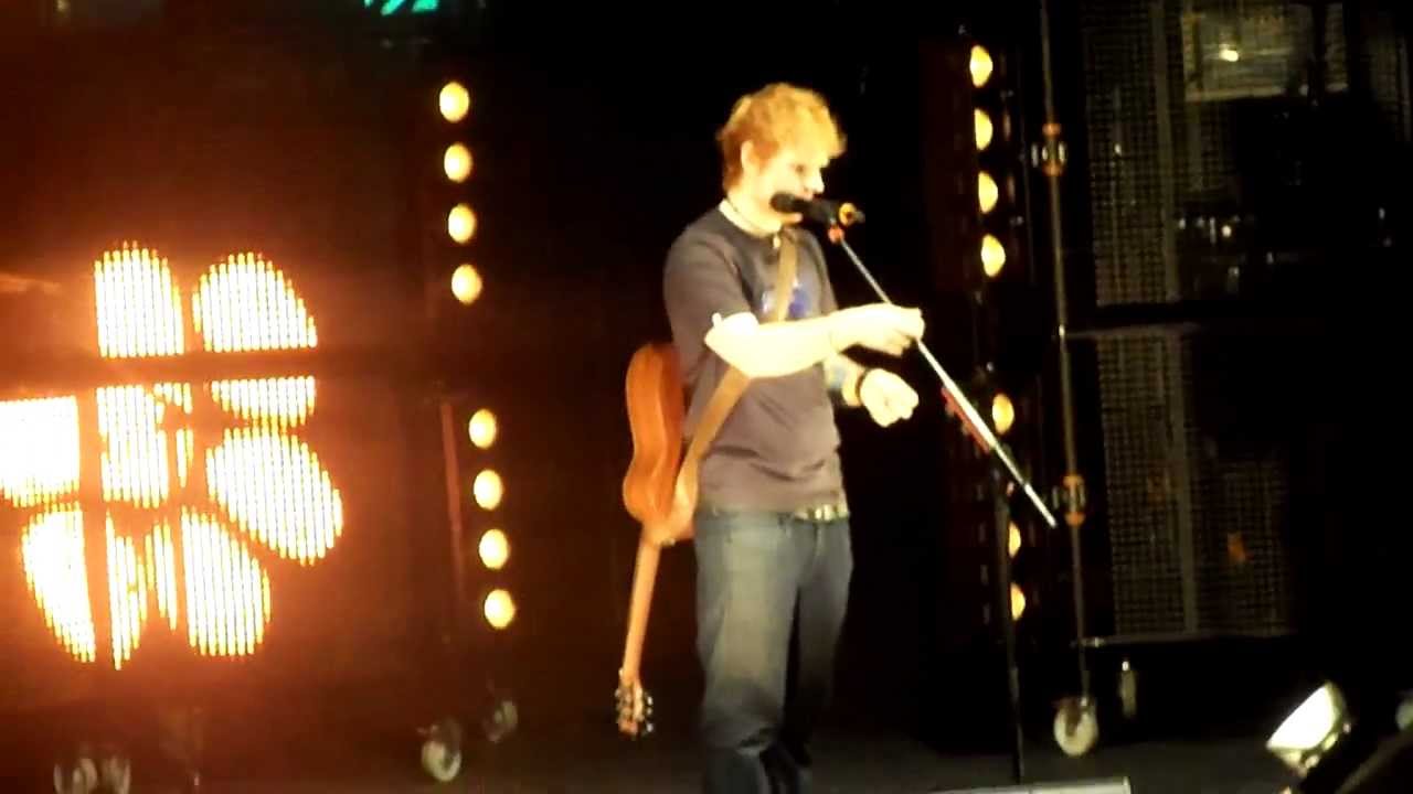 Ed Sheeran talking about Kiss Me and some girl passed out (9/23/12)