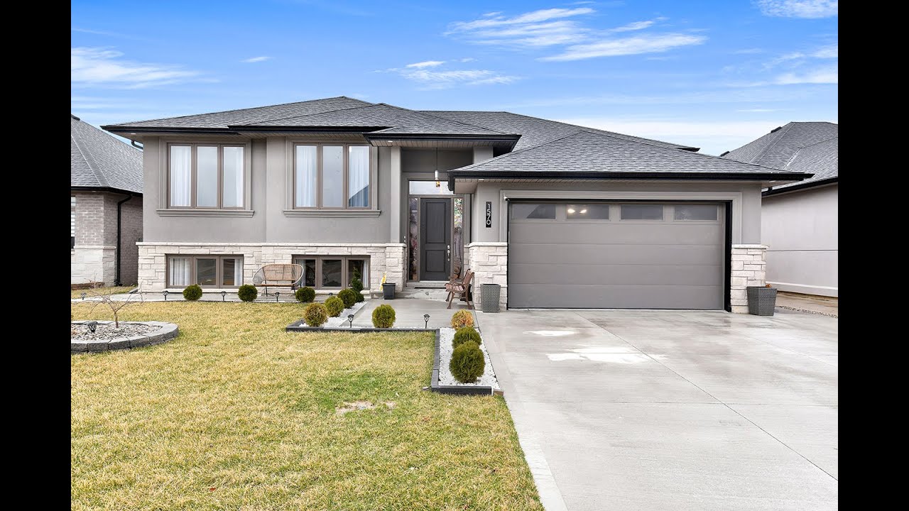 1570 Barkley Ave Windsor ON Real Estate Cinematic walk through video