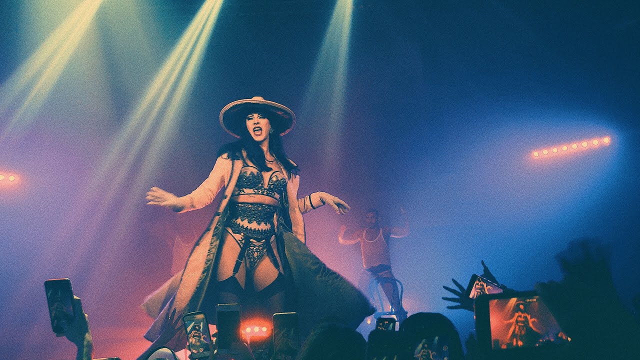 Violet Chachki's performance at the OK Halloween Party 🖤 (2)