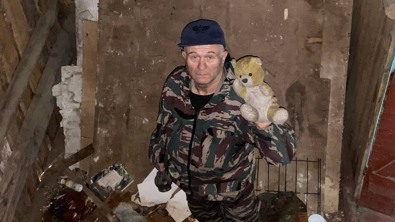 Исследуем старые заброшки, символика СССР и ретро игрушки