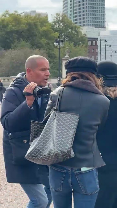 2 Pickpockets Jump from Fear in London! 😱| Original Video Credits 🎥 @Boevenspotter  via Instagram