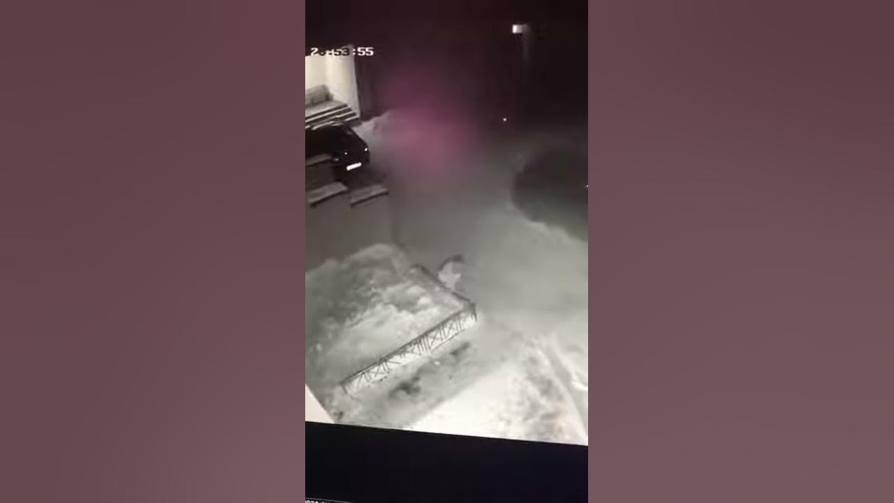 Девушка упавшая на авто