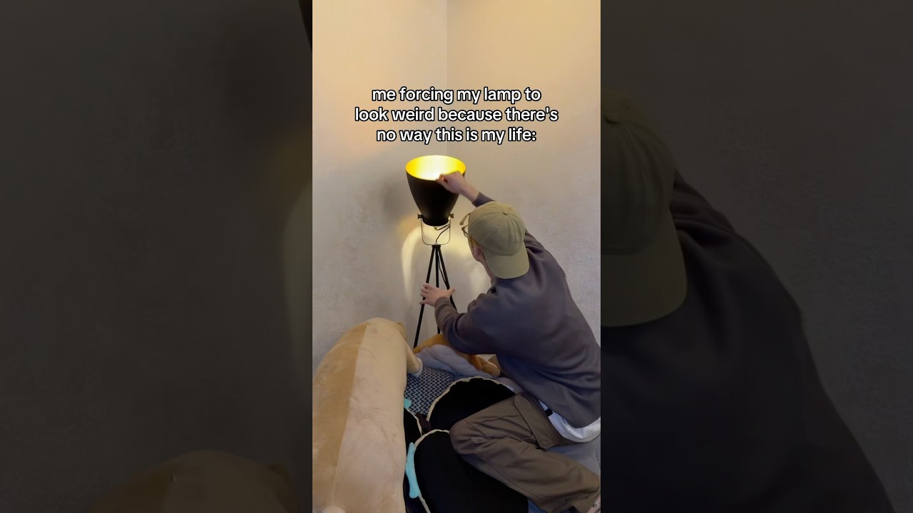 Guarda Lamp Looks Weird🛋️ su YouTube Guarda Lamp Looks Weird🛋️ su YouTube
