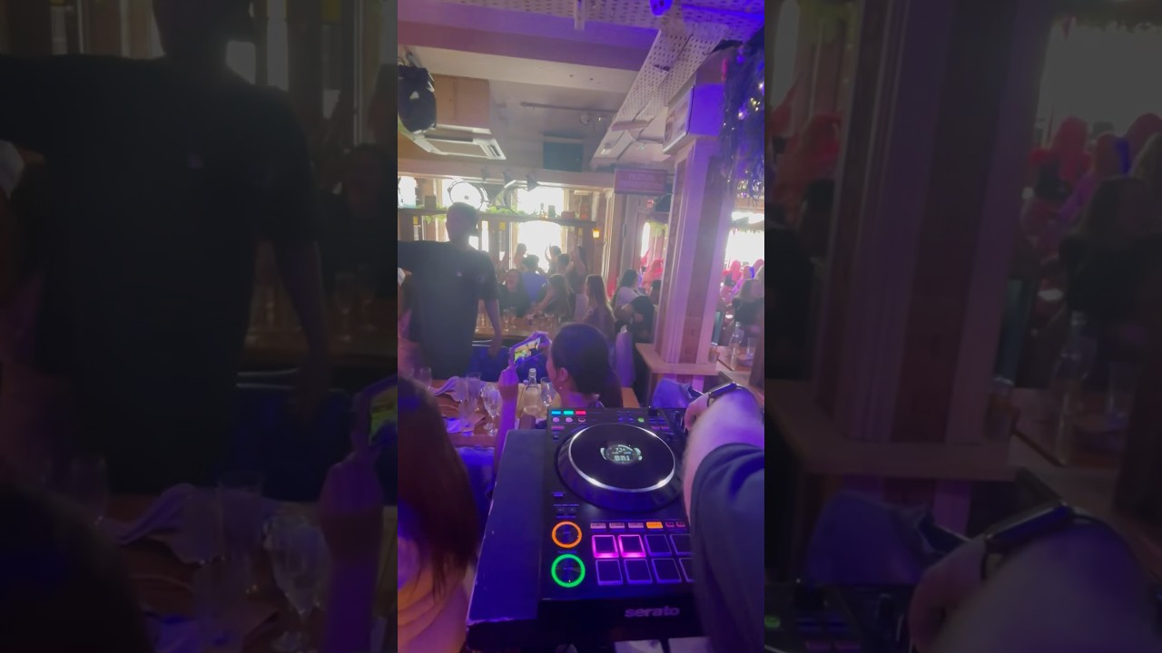 Naughty Noughties Bottomless Brunch hit Dwyers of Cork! Next event July 28th 💥🥂Eventbrite.ie 🎟️