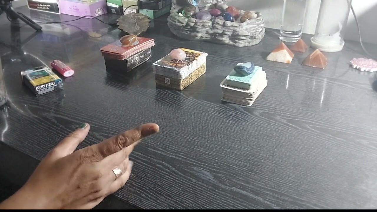 TUDÃO  DELE (A) COM RELAÇÃO  À (O) RIVAL.