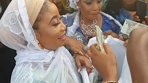 Liz Anjorin Seriously Dancing As Big Men And Women Spray Her Money At Her Celebration
