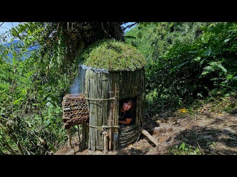Girl Builds Shelter In The Rain And Wind Safe Shelter To Survive Alone