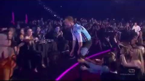 The Chainsmokers & Coldplay - Paris / Something Just Like This (iHeartRadio 2017)