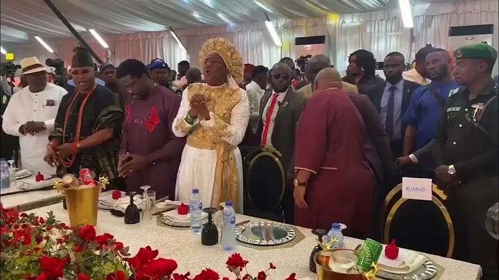 Osun state Governor, Ademola Adeleke shows off dancing skills at the OVATION CAROL 2022
