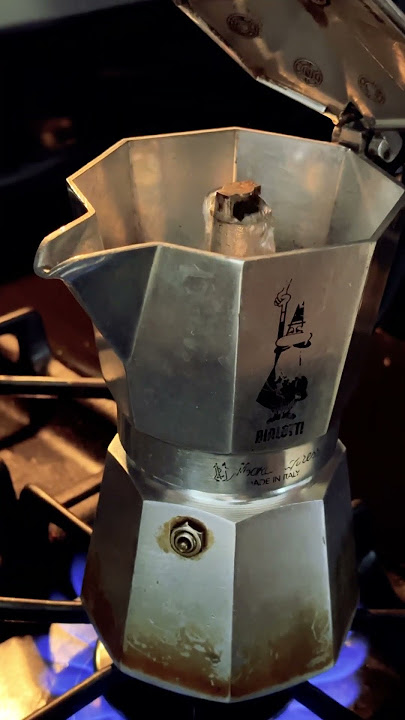 I have this 6 cup moka pot but I feel like the canister does not hold as  much coffee as it should 🤔 That's showing around 26 grams (and it's over  the