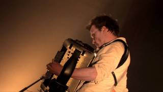 Video voorbeeld van "La valse misère (Live) - Debout sur le zinc - Tournée De charybde en scylla 2010"