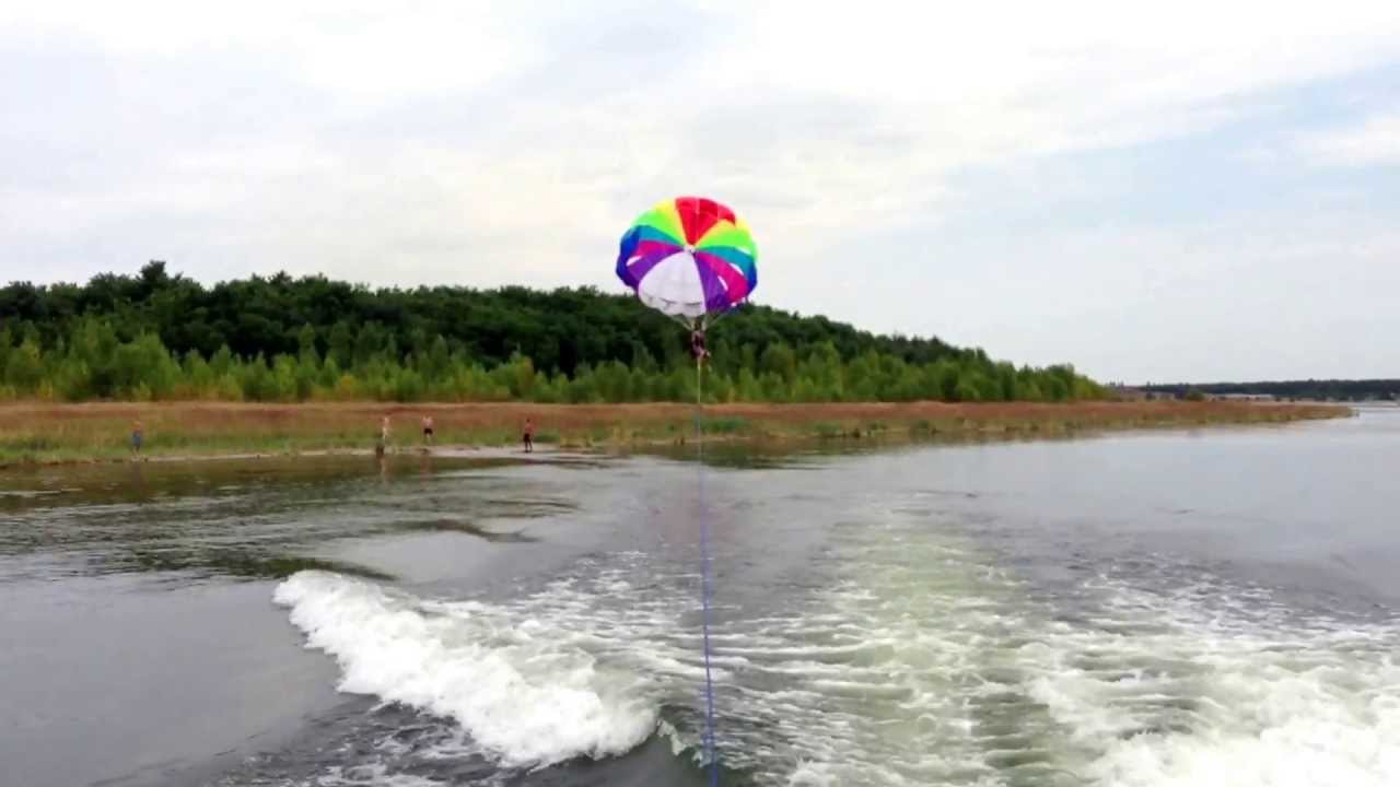 Tom in der Luft über dem Bärwalder See