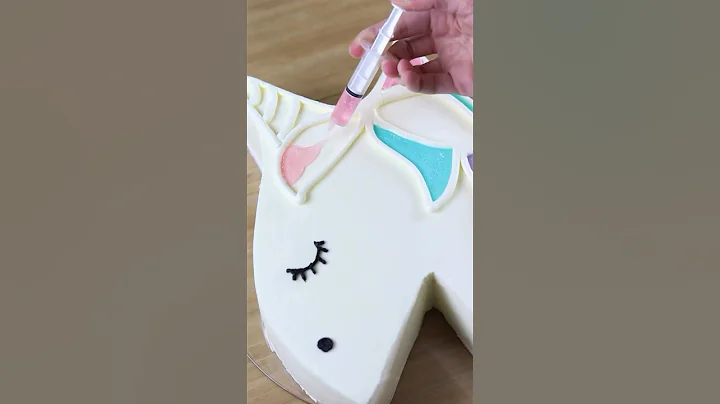 Making a Unicorn Cake! 🦄 #dessert