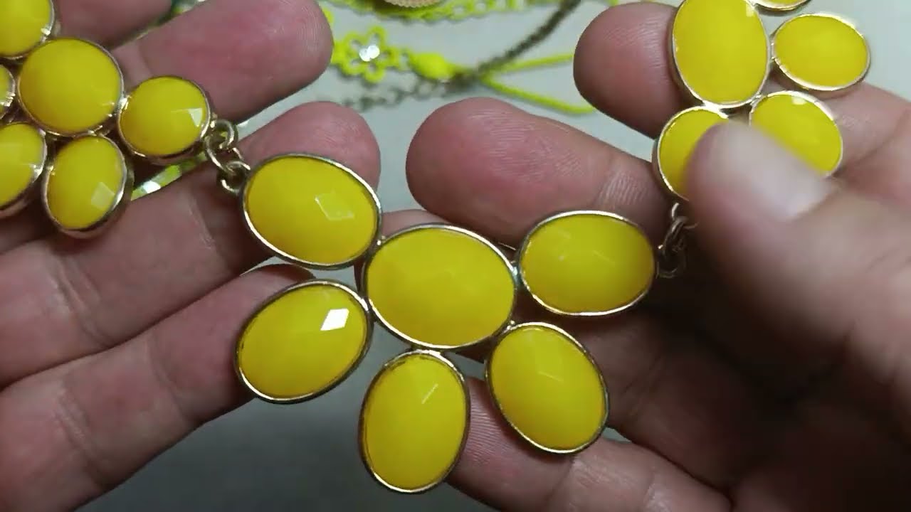 62. Винтажные украшения: броши, серьги, браслеты, комплекты, колье, бусы. 7.02.2026г.