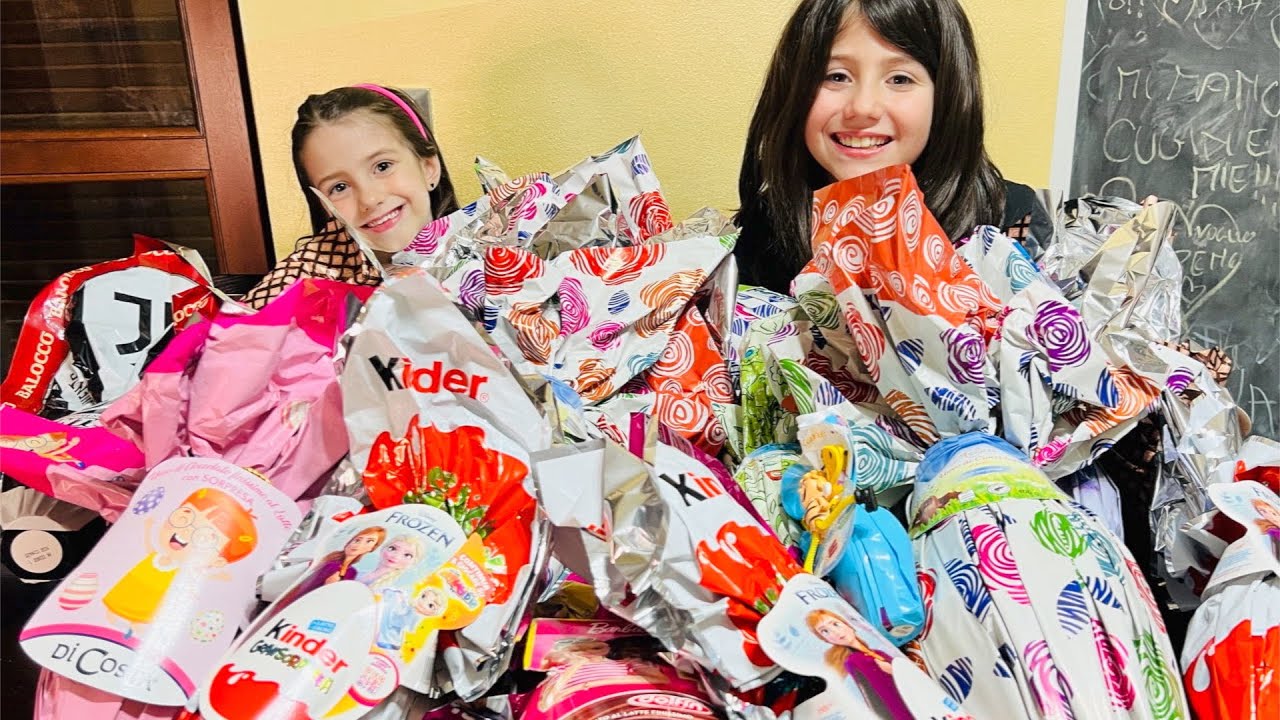 Vanessa e Anastasia rompono 17 UOVA di PASQUA #vanessaeanastasia #mammaromina #pasqua2022