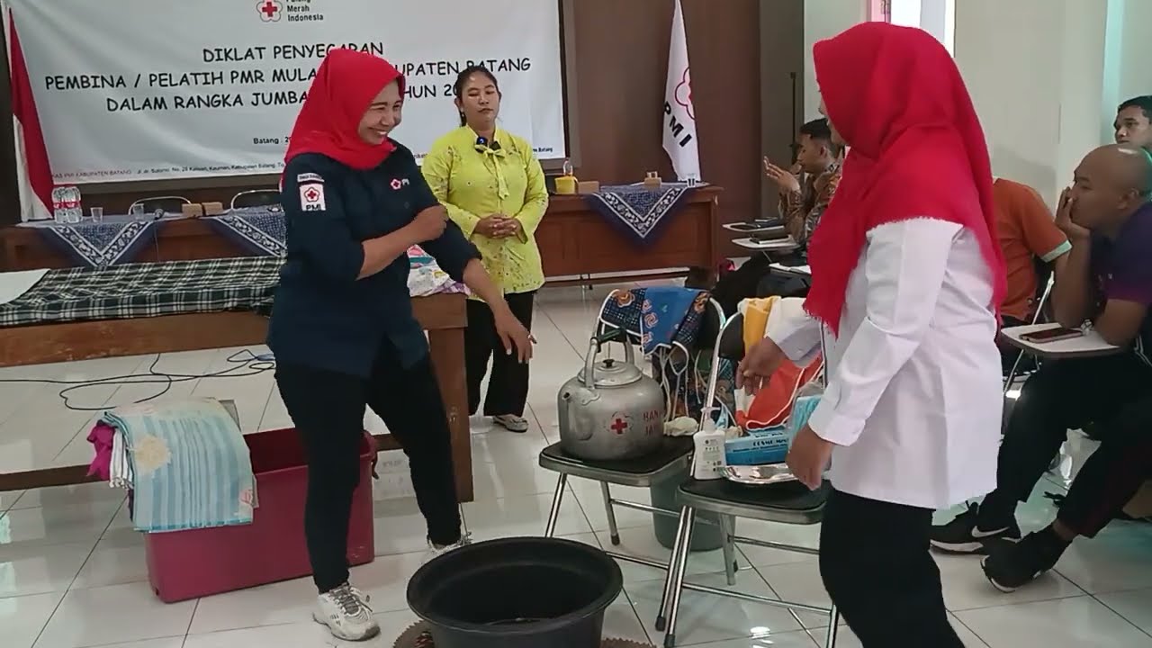 MENATA TEMPAT TIDUR TANPA PASIEN PERAWATAN KELUARGA (PK) PMR MULA PMI KAB BATANG