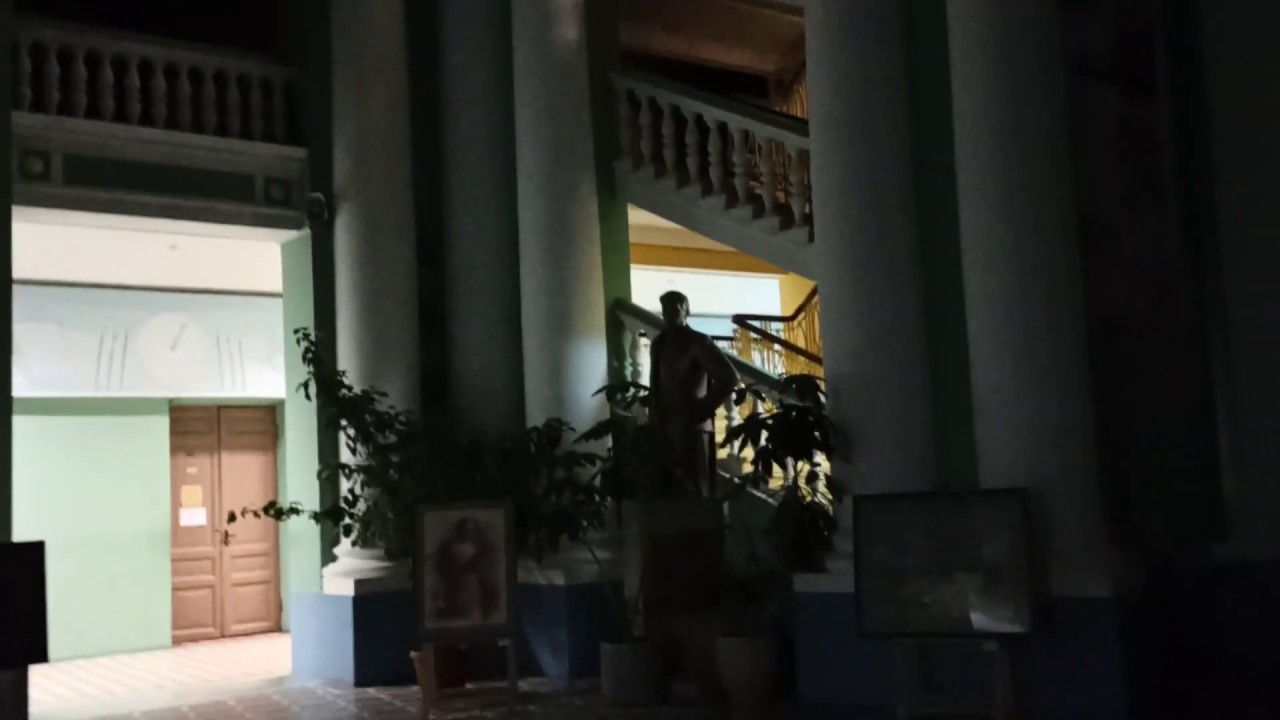 Атриум Главного корпуса Московского педагогического государственного университета ночью 