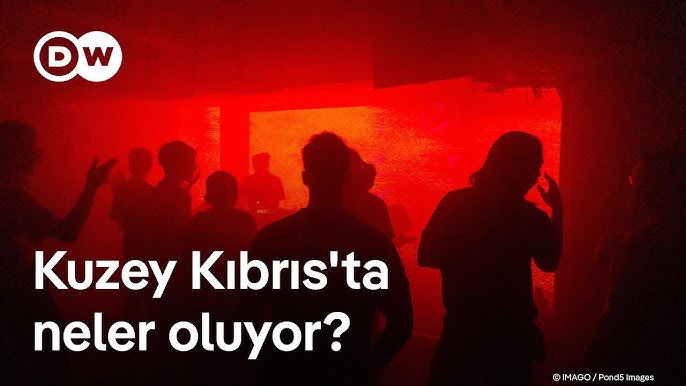 Porno video: pul uchun orqa xonada bufetchini sikishdi Puflanadigan ayolni siking