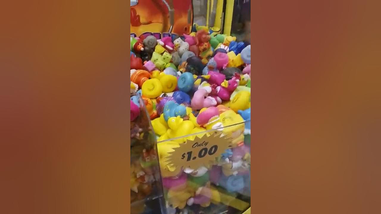 showing everyone this claw machine and won three rubber ducks YouTube