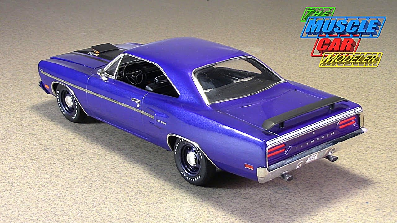Revell Monogram 1970 Plymouth Road Runner 440+6 Build