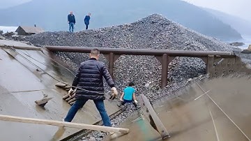 Barge Unloading 4890 Tons of Small Pebbles - Part 5 - Relaxing Flow Video - Vlog on the Barge