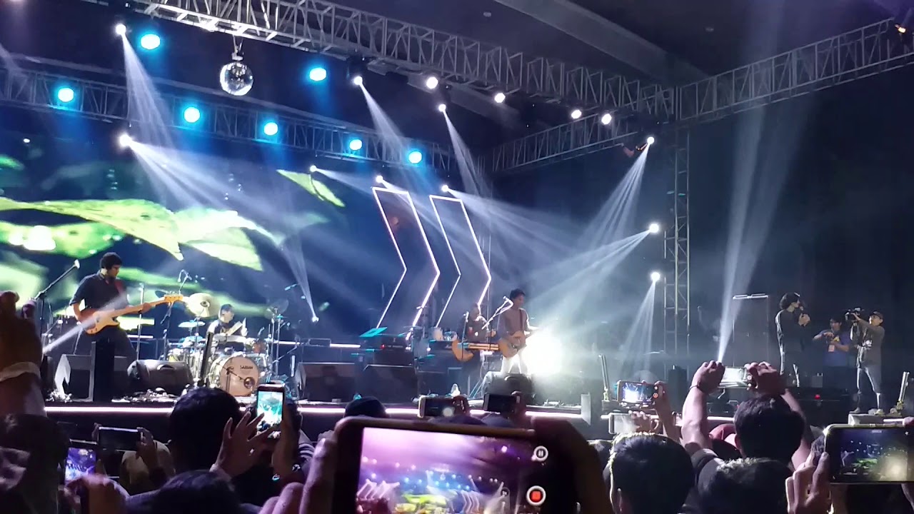 Sheila On 7 - Hujan Turun Live Eldorado Dome Bandung 