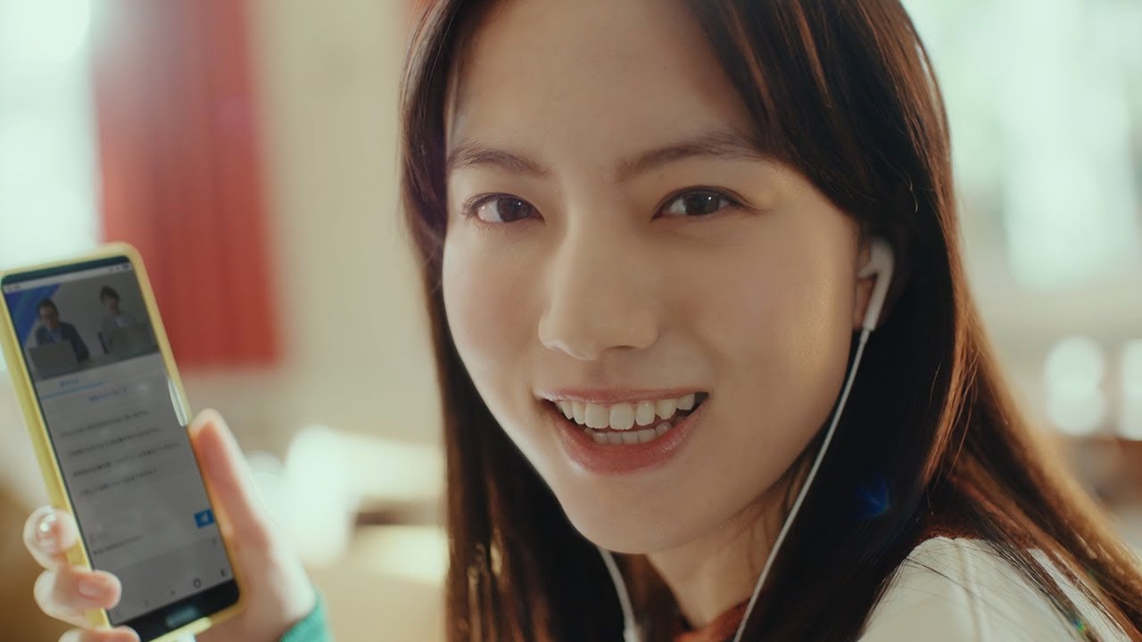 清原果耶、教室で興奮！　オンラインで就活準備する大学生好演　「リクナビ」新CM＆メーキング