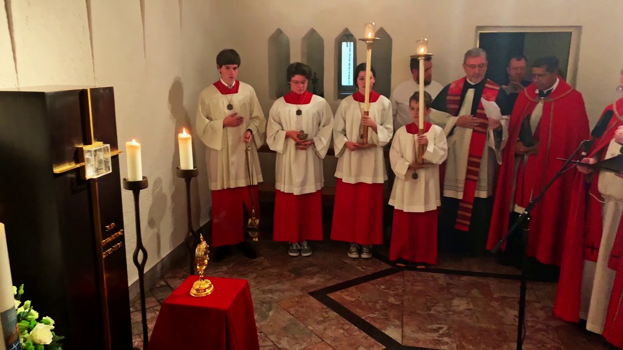 Verehrung der Reliquie in der Pieta-Kapelle der Marienkirche der Pallottiner in Limburg
