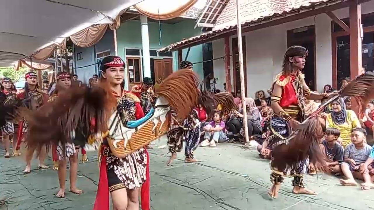 Tari Kuda kepang srandul bersama Extreme Budoyo 