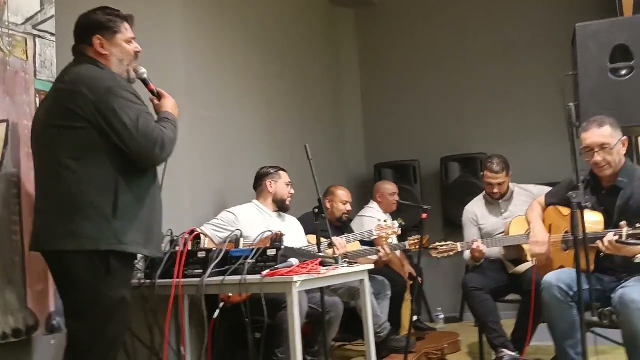 Serviteur Manuel et les musiciens