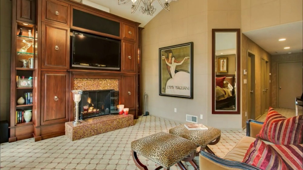 11 Clearmeadow Court, Woodbury, NY 11797