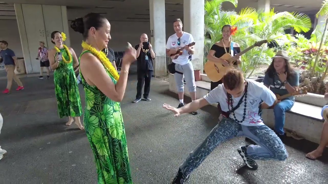 Hawaii Meets Rapa Nui @FestPAC at the airport ③