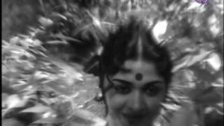 B. Saroja Devi In Kattu Rani Kottaiyilae - Thayai Katha Thanayan