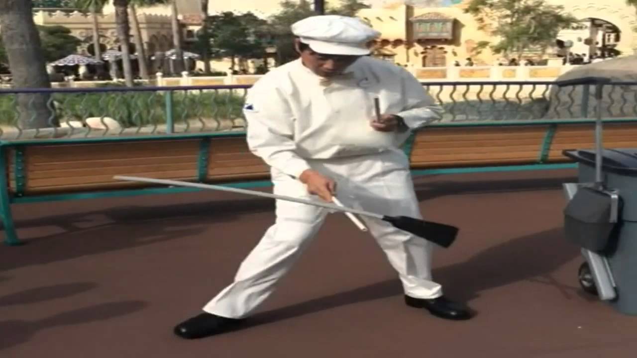 スゴ技ディズニーランドの清掃員が凄い Youtube
