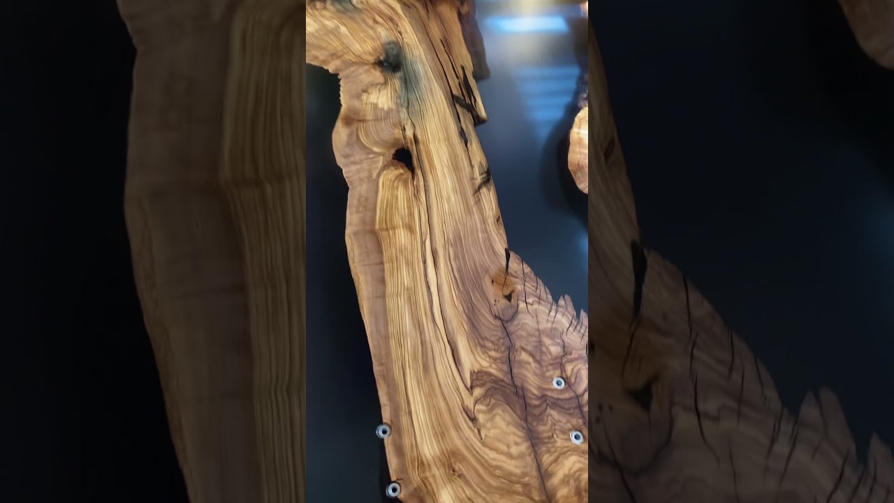 Table rivi&egrave;re bois Olivier /r&eacute;sine epoxy gris fum&eacute; &laquo;&nbsp;river table&nbsp;&raquo; premi&egrave;re mise en huile&hellip;