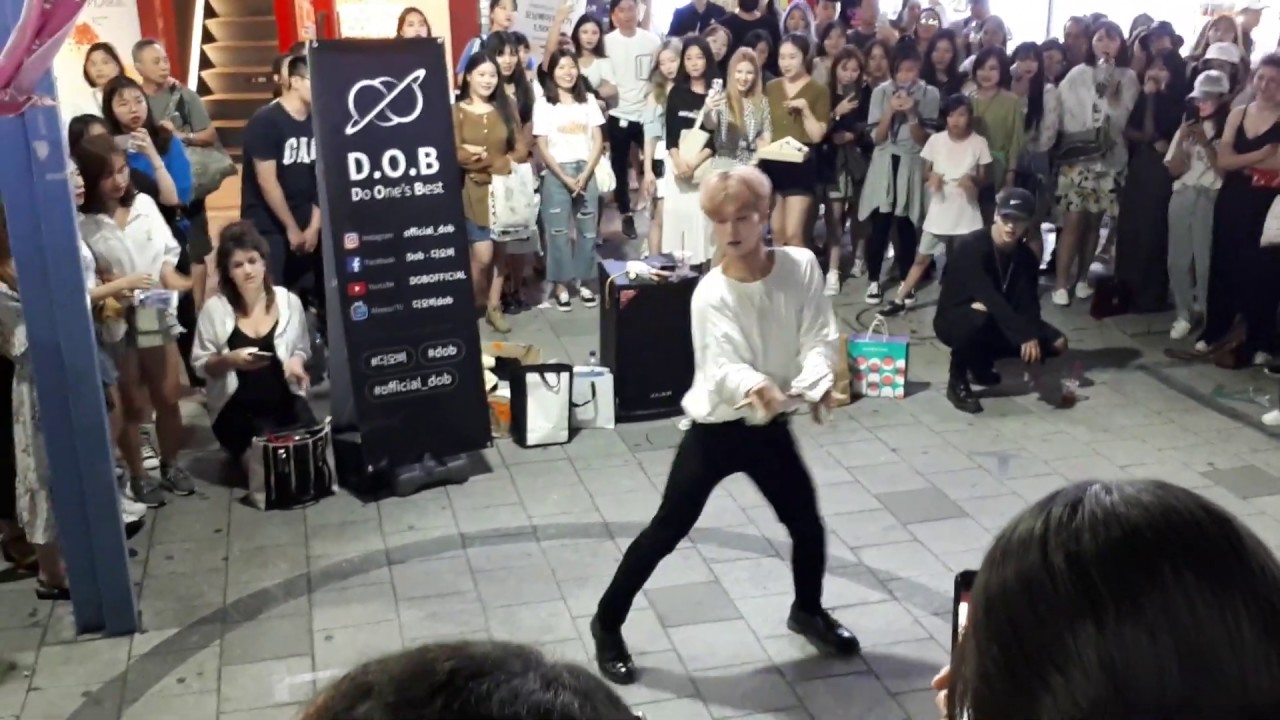 DOB💖, ENJOYING HILARIOUS & ATTRACTIVE MOMENT WITH CHEERING AUDIENCE ON SUNDAY NIGHT.